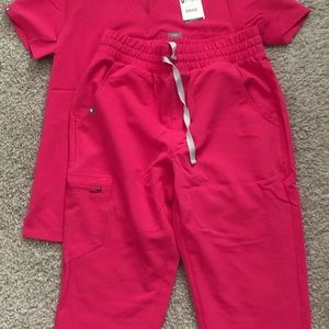 NWT Figs shocking pink scrub set Size S